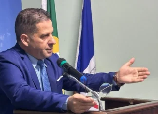 Vereador cobra solução para a falta de médicos e critica demora no atendimento à população
