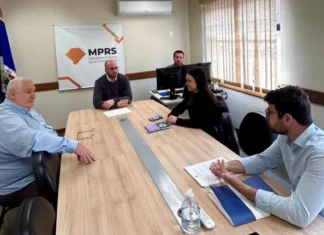 Vereadores e vice-prefeito tratam sobre serviços da CORSAN e RGE no Ministério Público de Canela