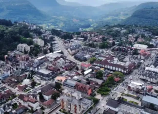 Gramado passa a exigir cadastro prévio para ônibus de excursão turística