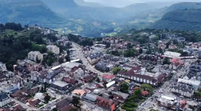 Gramado passa a exigir cadastro prévio para ônibus de excursão turística