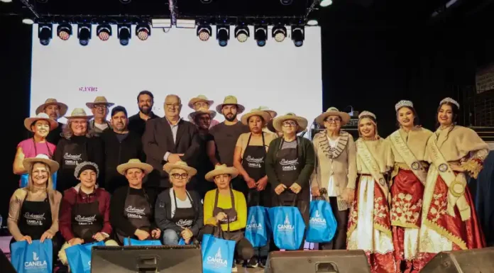 Famílias expositoras da 32ª Festa Colonial recebem homenagem pelo Dia do Colono