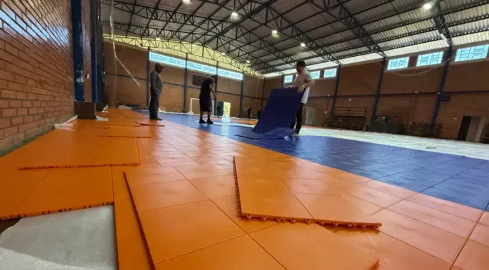 Ginásio Carlinhos da Vila recebe novo piso para qualificar eventos esportivos em Canela