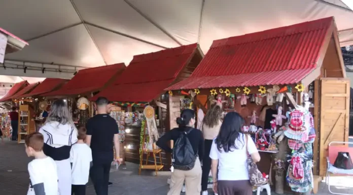 Casinhas do artesanato funcionam até 30 de agosto na Praça João Corrêa