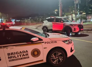 Dupla é presa em flagrante após série de furtos a veículos em Canela e Gramado, adulteração de placas e tentativa de homicídio contra policiais em Igrejinha