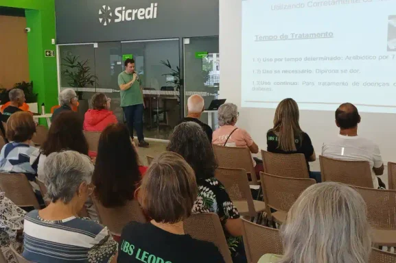 Palestra sobre golpes e fraudes digitais encerra primeira etapa do programa Drops Saúde
