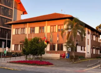 Acusado de tentar matar a ex-companheira e deixá-la paraplégica é condenado a mais de 30 anos de prisão em Canela