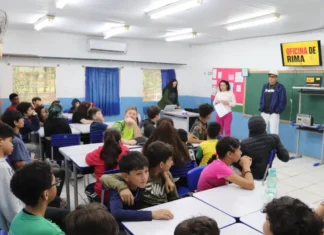 Projeto “Vozes em Rima” incentiva leitura e arte na Escola Dante Bertoluci