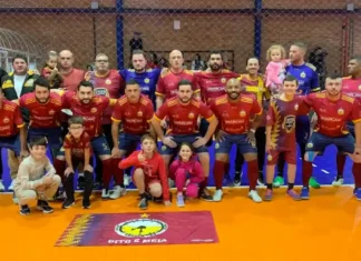 Oito e Meia vence novamente e garante o título do Futsal da Série Prata