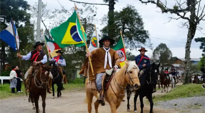 Canela abre os Festejos Farroupilhas com a Ronda Crioula