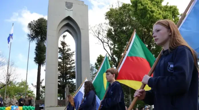 Desfile Cívico reúne mais de 1.500 participantes e celebra a cultura e a história em Nova Petrópolis