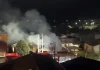 Incêndio destrói pizzaria e deixa residência vizinha parcialmente danificada em Canela