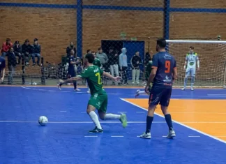 Bola 8 e Galera da Estevão dividem o topo no Municipal de Futsal Série Ouro de Canela