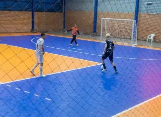 Bola 8 goleia, mantém 100% e se isola na liderança da Série Ouro