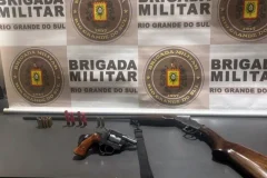 Brigada Militar prende homem com espingarda e revólver furtado em Canela