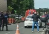 Acidente entre carro e moto deixa motociclista ferido no Centro de Gramado