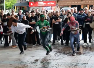 Corrida de Garçons movimenta a Rua Coberta no 18° Festival de Gastronomia de Gramado