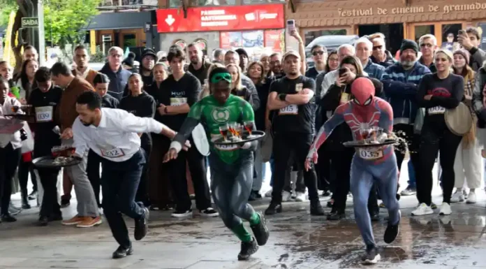 Corrida de Garçons movimenta a Rua Coberta no 18° Festival de Gastronomia de Gramado