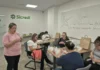 Costurar e Empoderar avança para nova etapa com construção de bonecos artesanais