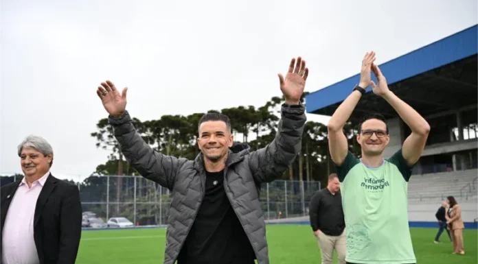 D’Alessandro dá o pontapé inicial da 6ª Copa Gramado Laghetto de Futebol Sub-16