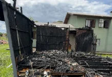 Incêndio criminoso atinge residência na Rua Érico Veríssimo no Bairro Leodoro Azevedo