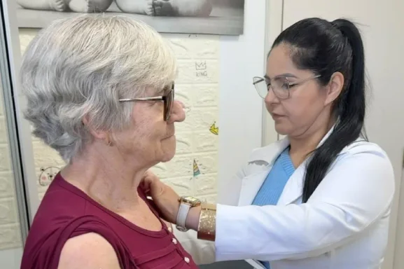 Saúde lança vacinação com o imunizante Pneumo 20 para idosos com mais de 85 anos