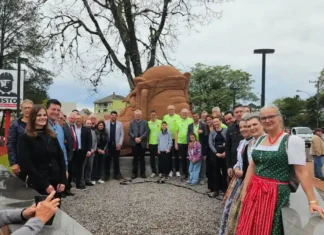 Nova Petrópolis entrega o monumento Wanderschuch em celebração à irmandade com a cidade alemã Emmelshausen