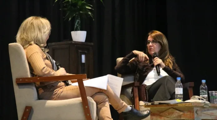 Feira do Livro: talk show com Martha Medeiros foi destaque e programação segue intensa até segunda-feira